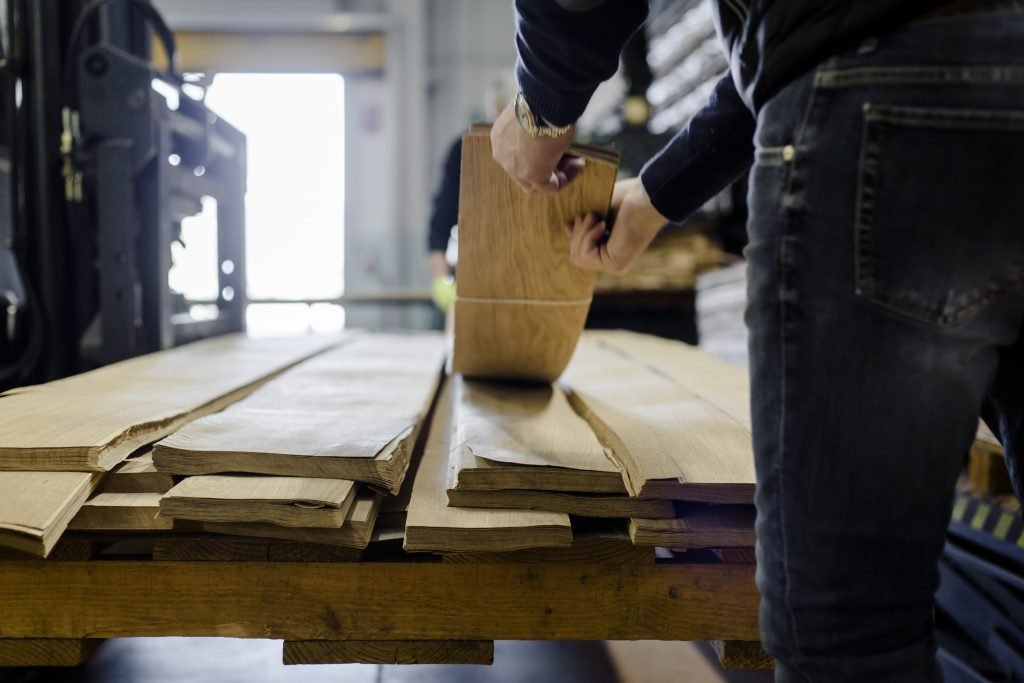 lavorazione tranciati di legno
